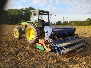 John Deere 3050 & Agromasz Anu 30 i Fiona Astra SR.