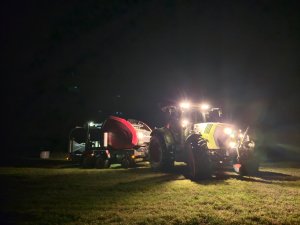 Claas Arion 640 + Kverneland 6716 FlexiWrap