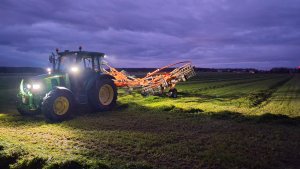 John Deere 5080R I Kuhn GA7501+