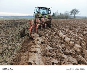 Claas Arion 630 Kuhn Varimaster 121