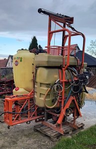 Opryskiwacz DOUVEN 600l 12m