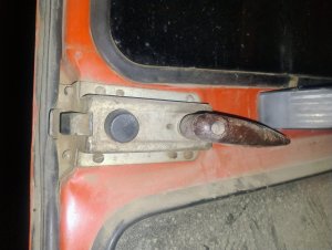 Zamek drzwi do MTZ 82