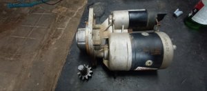 Zetor 8011, urwana ośka zębata rozrusznika. 