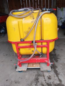 Dodatkowy zbiornik 400l na przód do ciągnika 