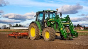 Zobacz grafikę John Deere 6230 + AgroMasz AU42