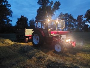 Zobacz grafikę International 744